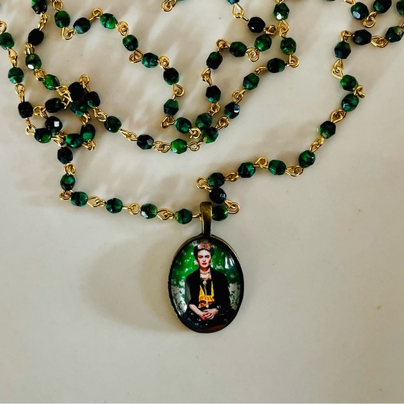 Frida Kahlo Art Pendant Necklace Malachite Chain - Picture 5 of 17